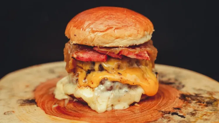 Hamburguesas-de-queso-Cheeseburger.-scaled-1-1024x683