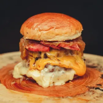 Hamburguesas-de-queso-Cheeseburger.-scaled-1-1024x683